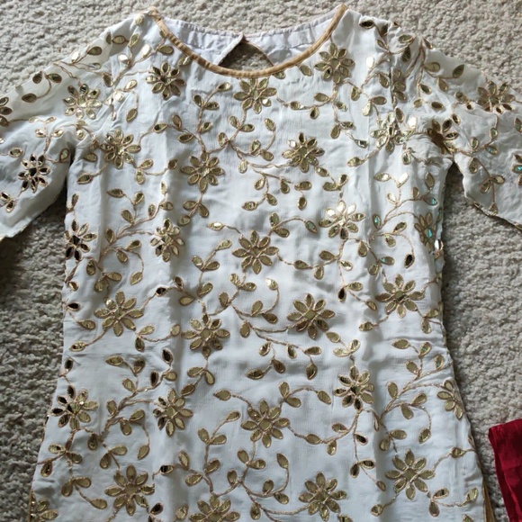 Suit - Picture 2 of 6